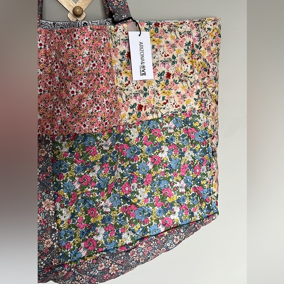 Shop Bop Arizona Love Quilted Tote (Sold out everywhere) - Picture 3 of 4